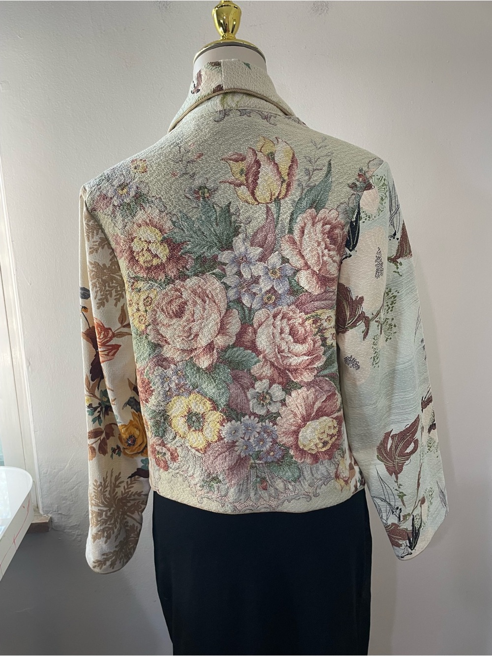 Vintage 90s Tapestry 100% cotton art to wear Floral Cropped Blazer Jacket -